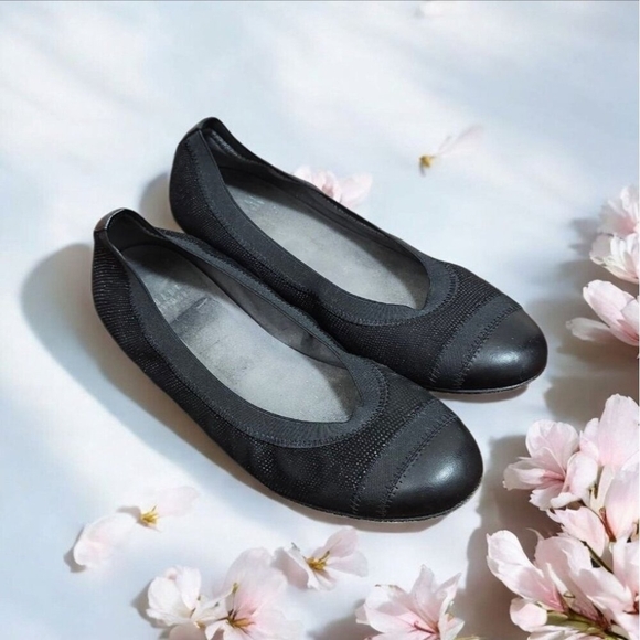 Stuart Weitzman Black Leather & Elastic Ballet Flats Size 8.5 - Picture 1 of 14